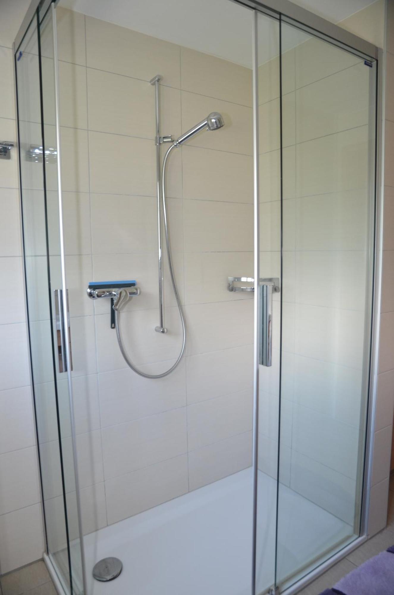 Grosse, Schoene Wohnung Im Gruenen Brig Ngoại thất bức ảnh